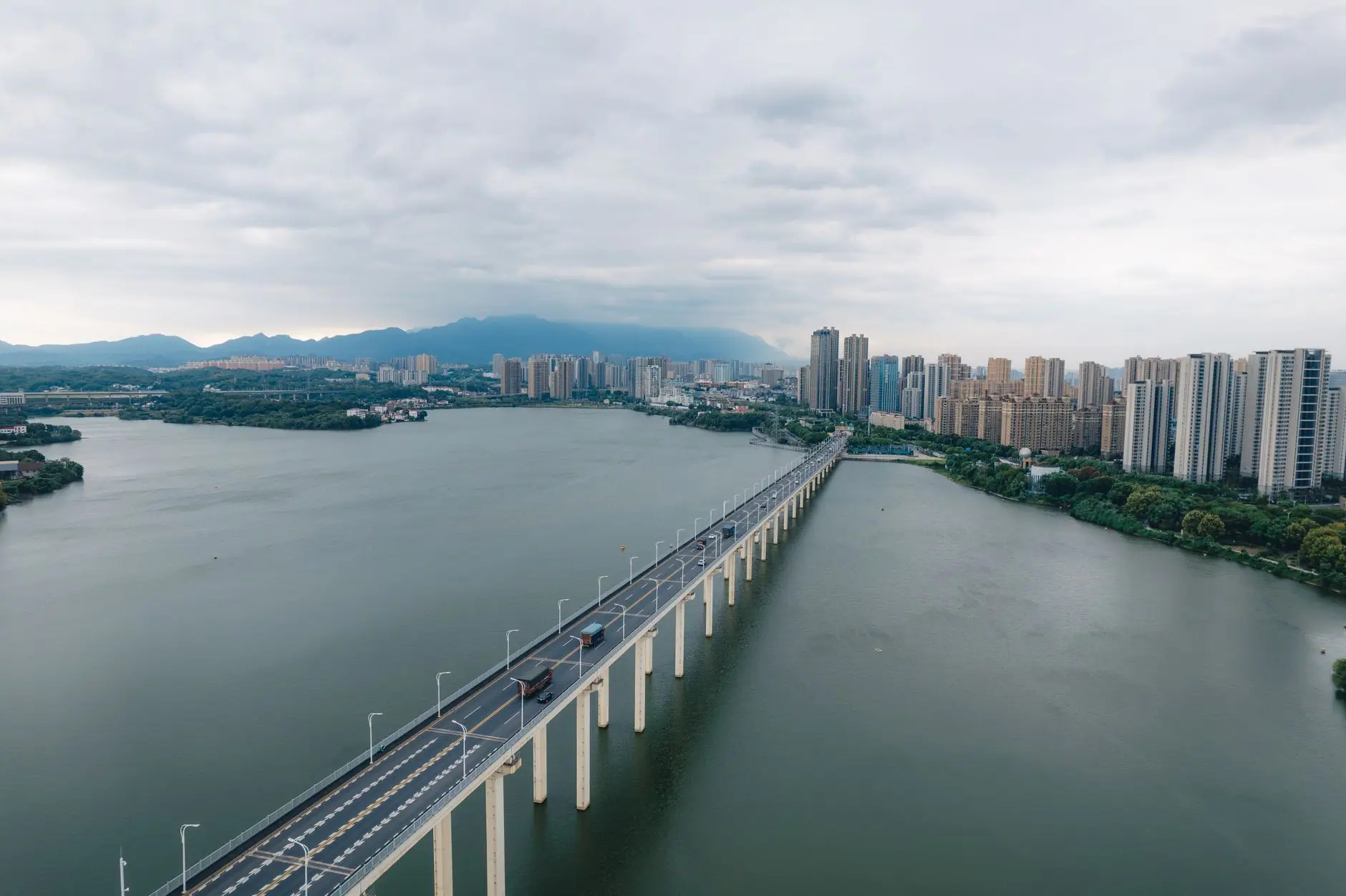 秦皇岛地区酒店布草选型指南：床单与毛巾的材质对比与适用场景